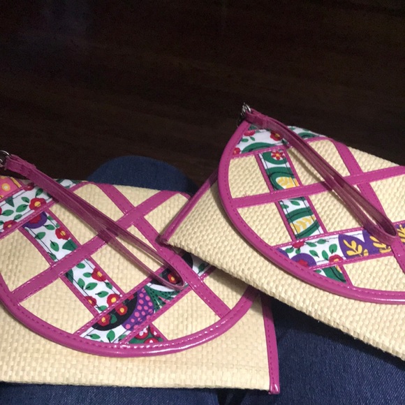 NWOT🚦see/read 🚦 only left -VERA BRADLEY WRISTLET - Picture 3 of 4